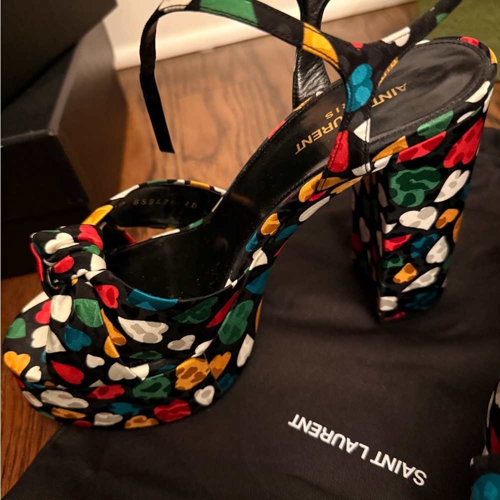 Saint Laurent Black Multi Heart-Print Platform Sandals - Picture 3 of 7